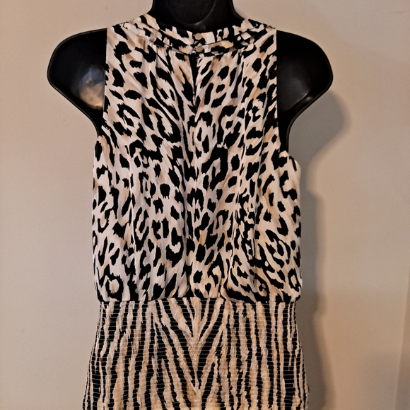 White house black market animal Print Blouse. - Picture 2 of 4